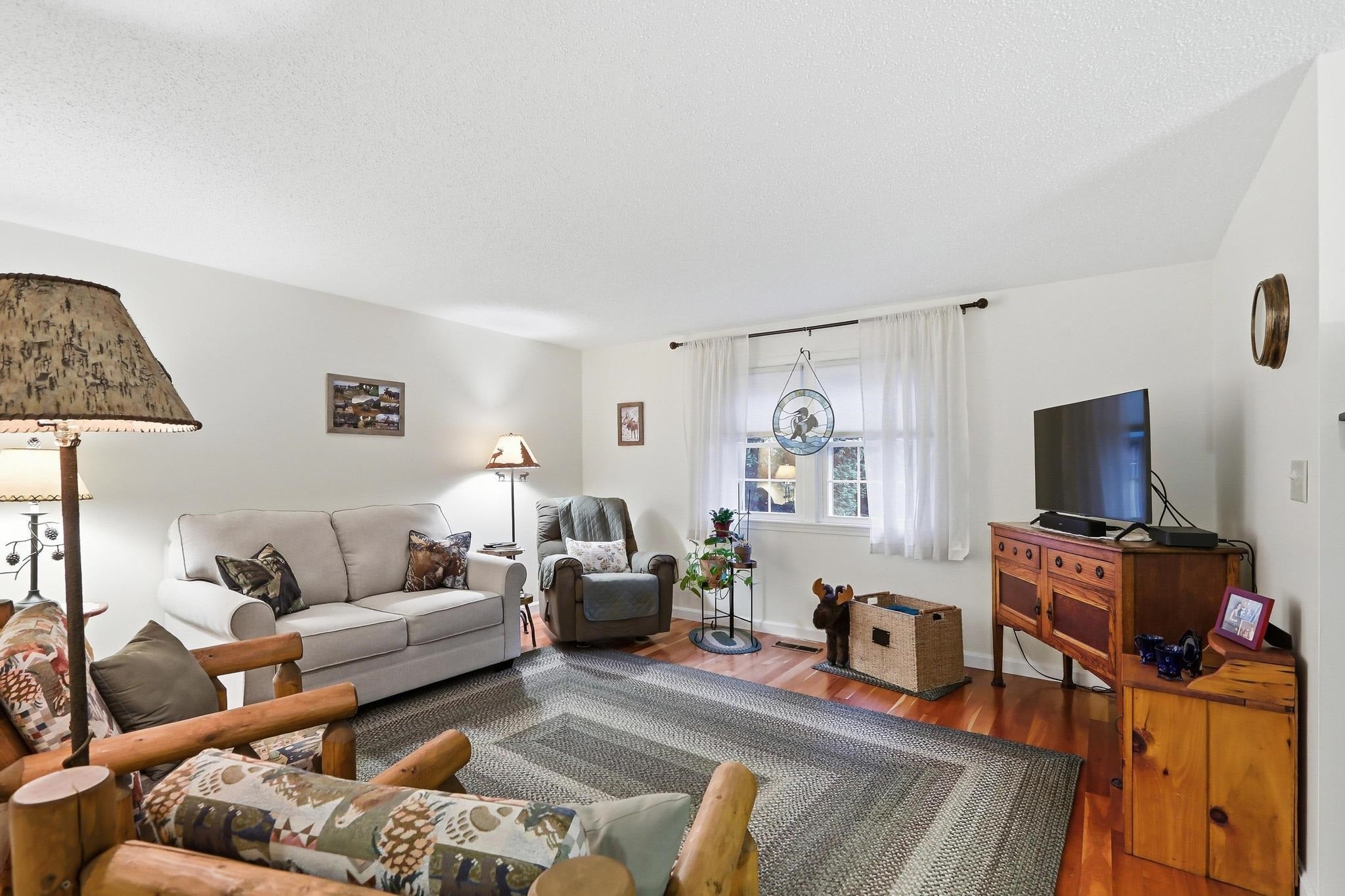 11 Winding Pond Road