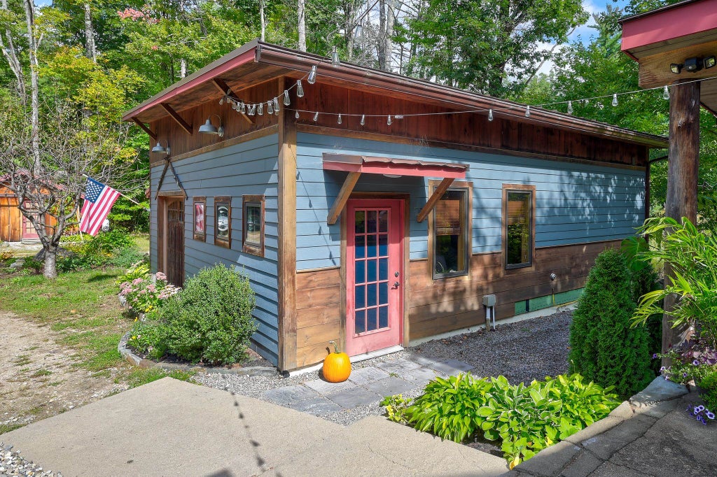 Photo of 252 Ash Street, Conway, NH 03860 (MLS # 5111193)