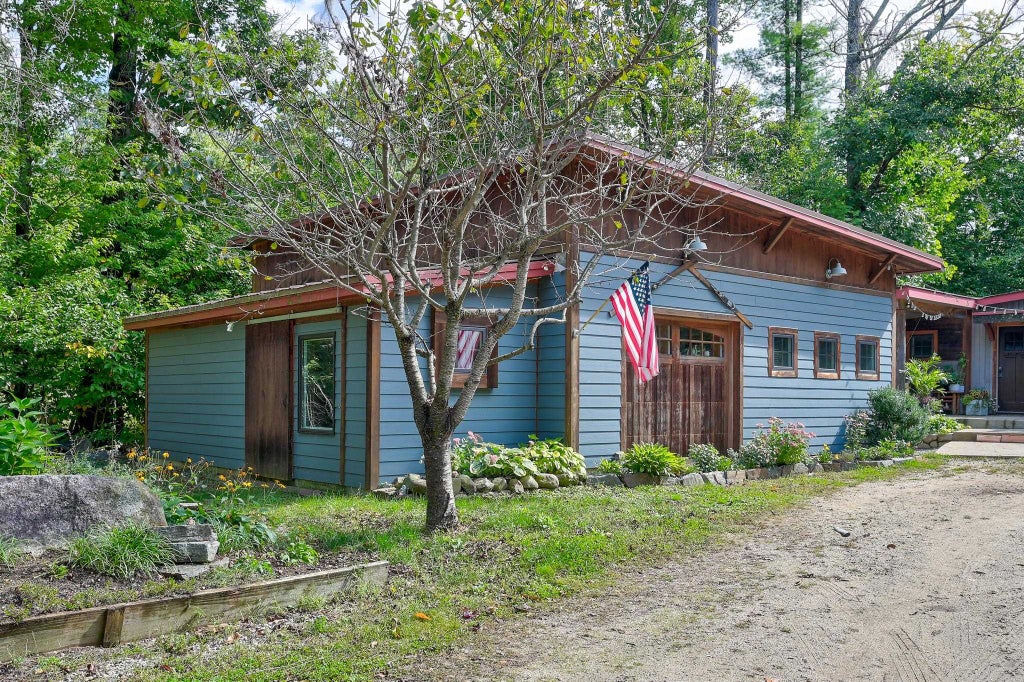 Photo of 252 Ash Street, Conway, NH 03860 (MLS # 5111193)