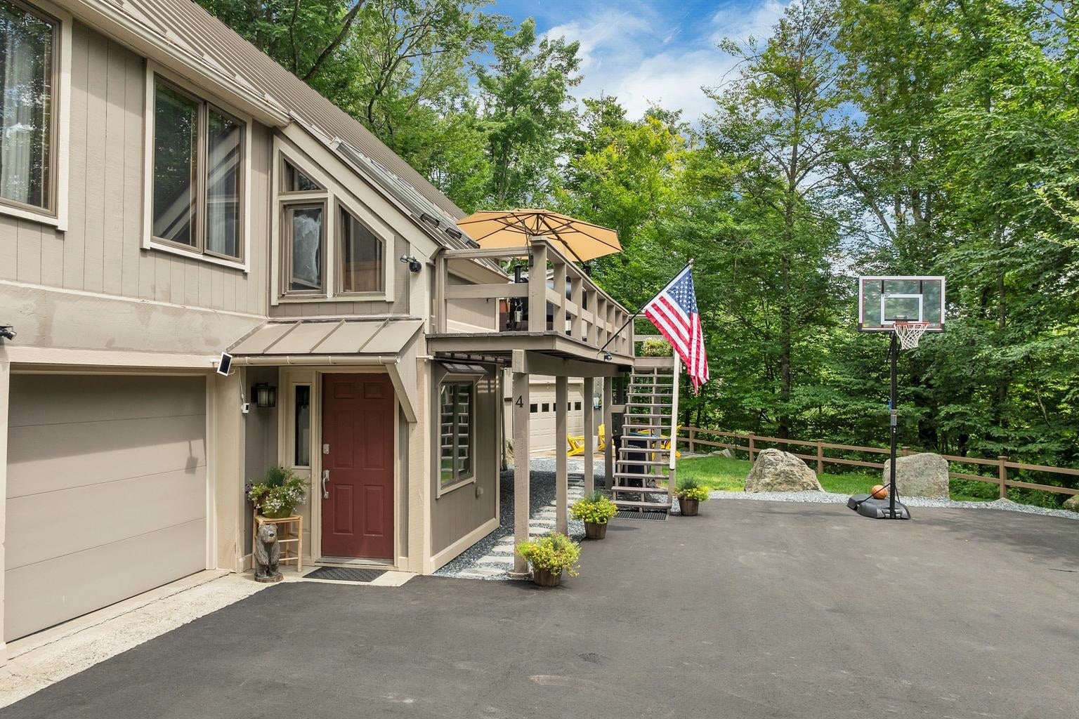 4 Anderson Pond Road