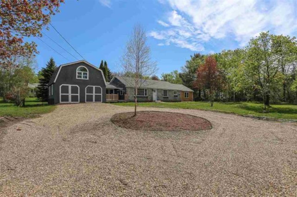 Photo of 127 New Hampshire Route 25 RD, Meredith, NH 03253 (MLS # 5107227)