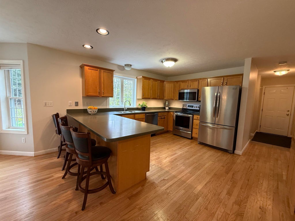 Photo of 28 Fieldstone Drive, Dover, NH 03820 (MLS # 5083713)