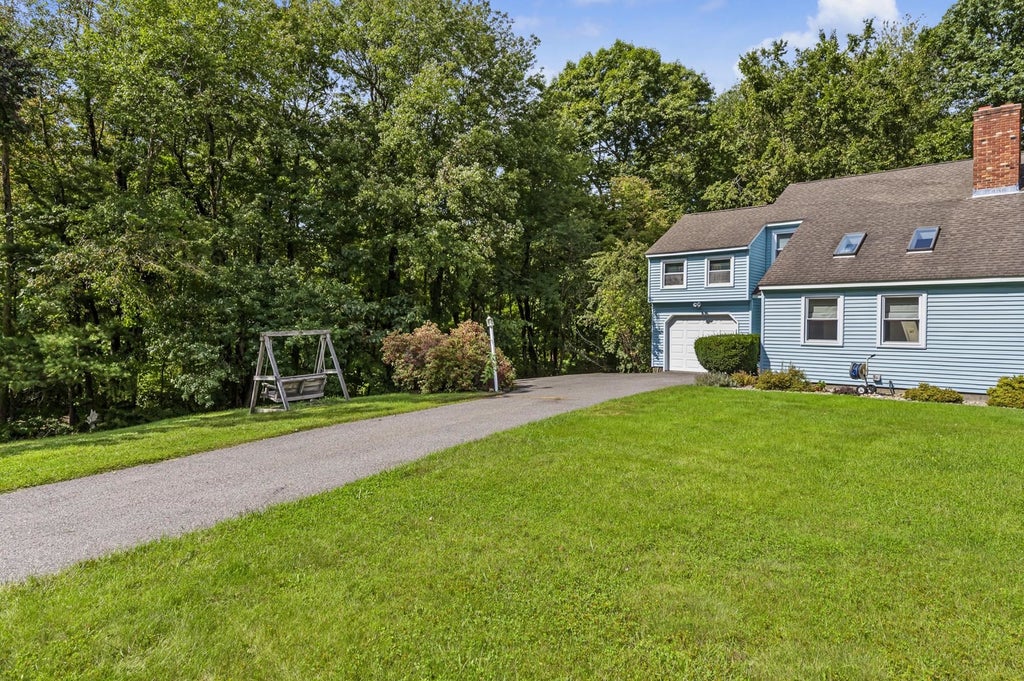 Photo of 15 Bonnie Lane, Derry, NH 03038 (MLS # 5111297)