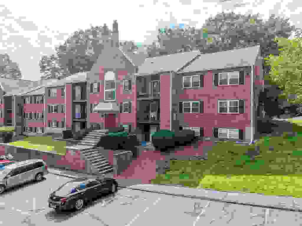 Photo of 5 Louisburg Square #11, Nashua, NH 03060 (MLS # 5103412)
