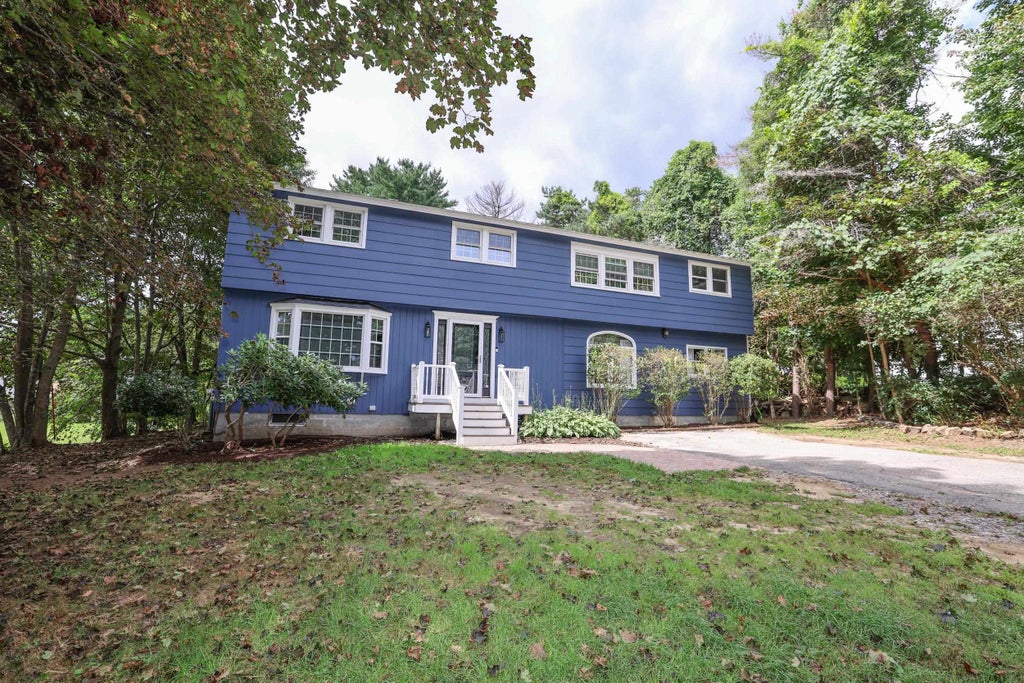 Photo of 28 Swan Avenue, Bedford, NH 03110 (MLS # 5106943)