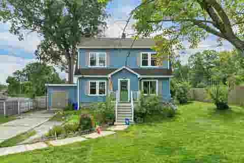 Photo of 17 Desaulnier Street, Goffstown, NH 03045 (MLS # 5105734)
