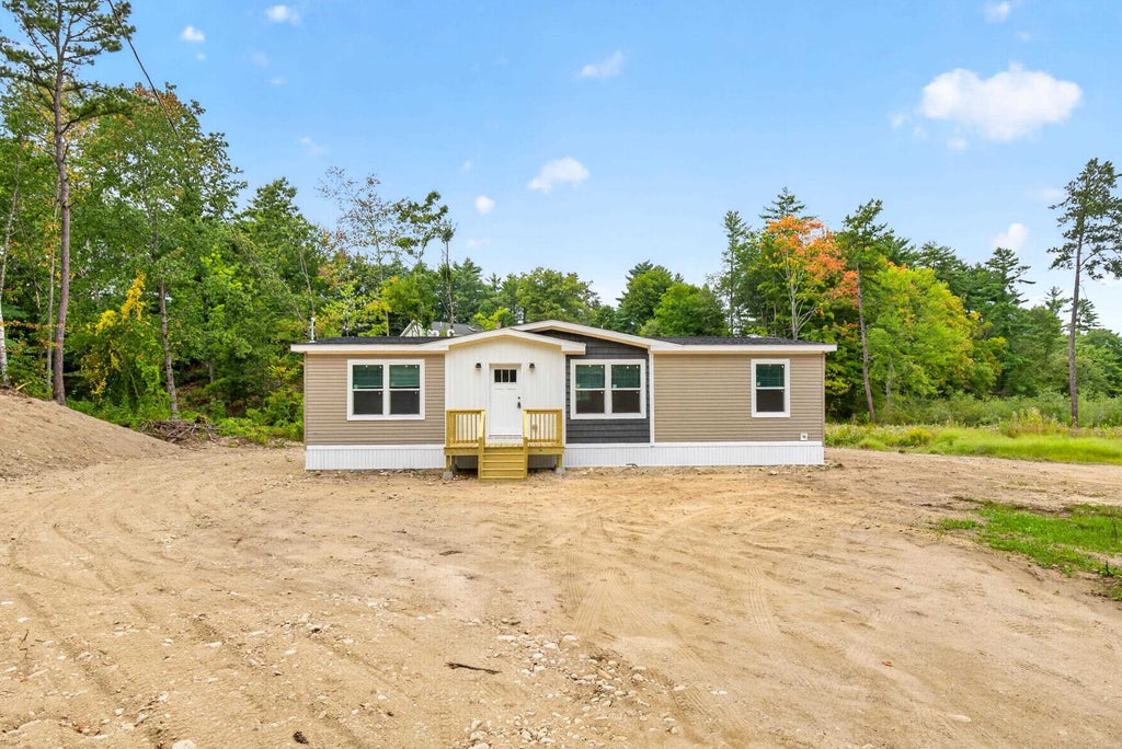 Photo of 9 Loring Avenue, Farmington, NH 03835 (MLS # 5109608)