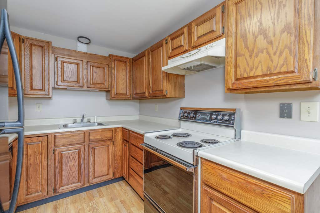 Photo of 90 Dawson Avenue, Manchester, NH 03104 (MLS # 5093813)