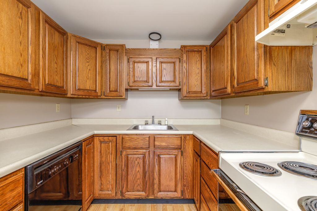 Photo of 90 Dawson Avenue, Manchester, NH 03104 (MLS # 5093813)
