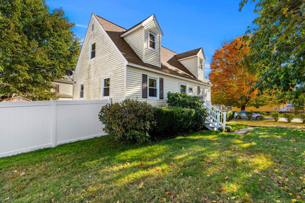 Photo of 18 Pasadena Avenue, Nashua, NH 03064 (MLS # 5114327)