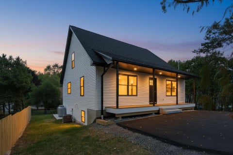 Photo of 6 Swan Street, Nashua, NH 03060 (MLS # 5110689)