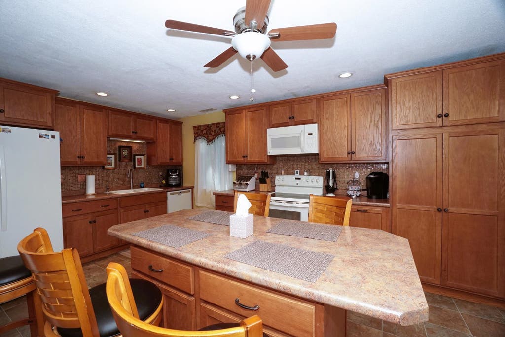 Photo of 168 Coburn Woods Avenue, Nashua, NH 03063 (MLS # 5103321)