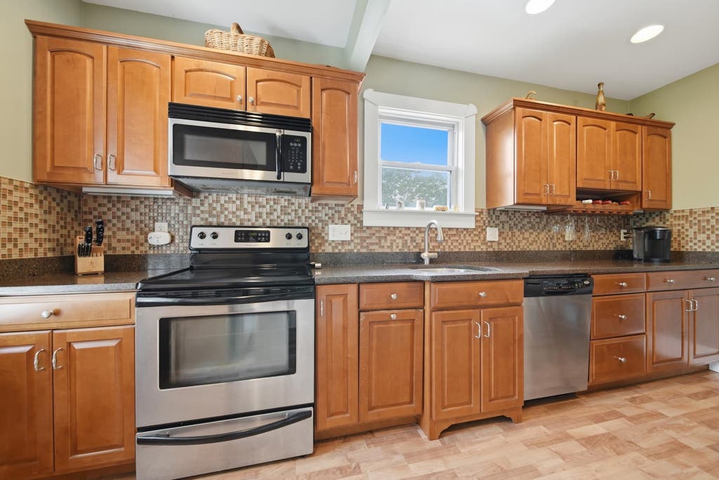 Photo of 223 Highland Street, Manchester, NH 03104 (MLS # 5104936)