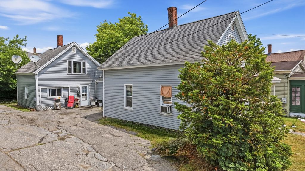 Photo of 10 Birch Street, Derry, NH 03038 (MLS # 5095871)