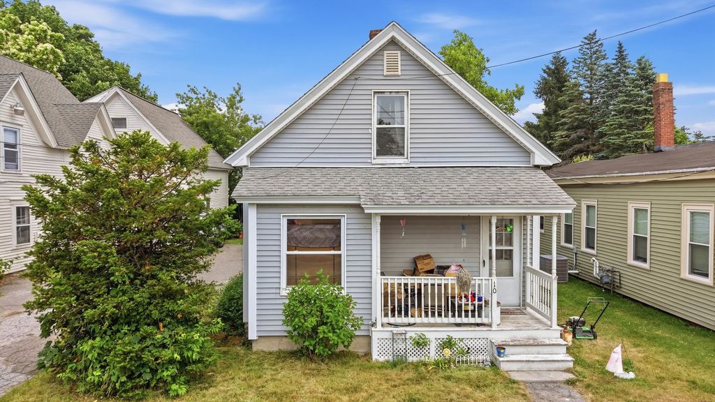 Photo of 10 Birch Street, Derry, NH 03038 (MLS # 5095871)