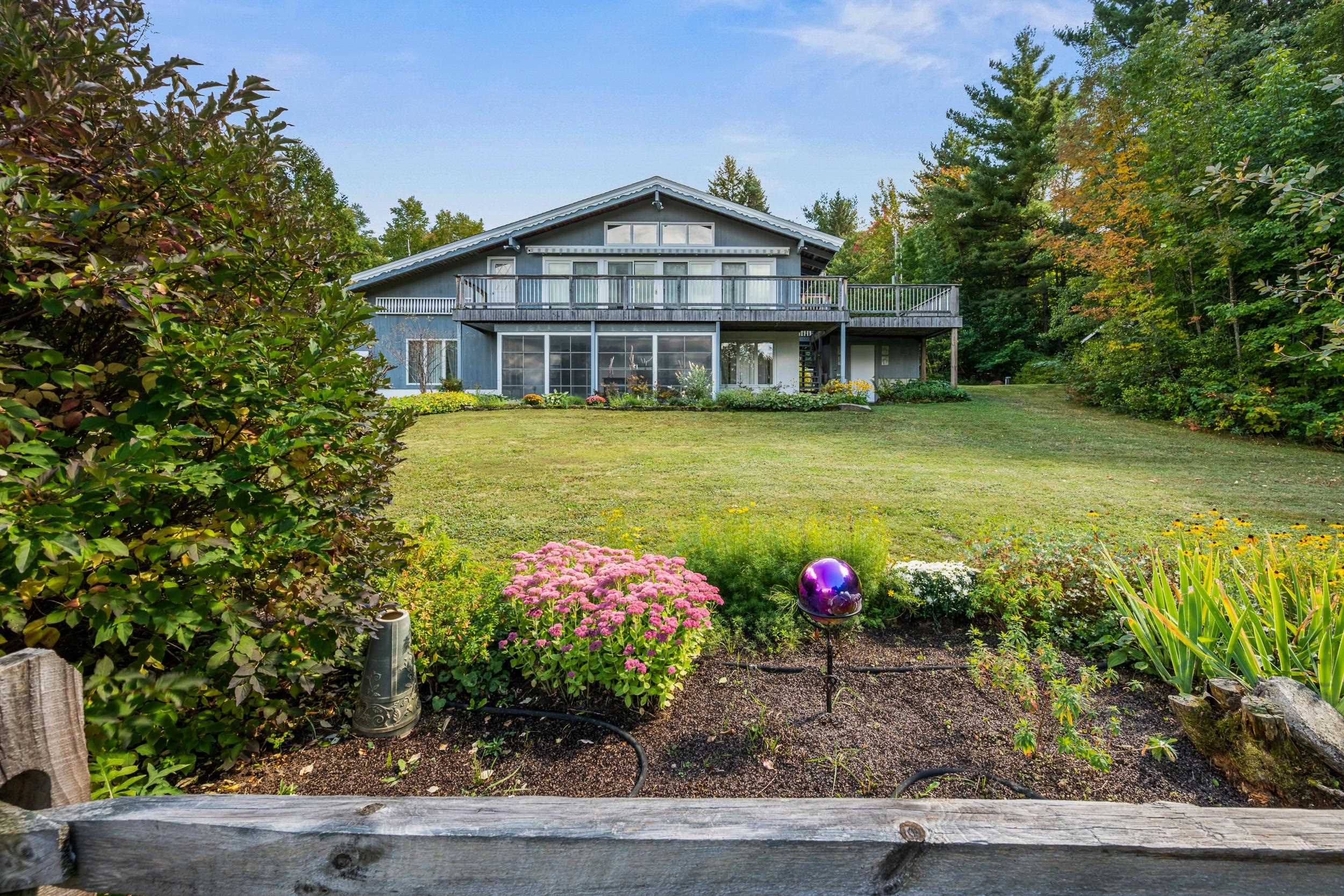 6 Vista Way