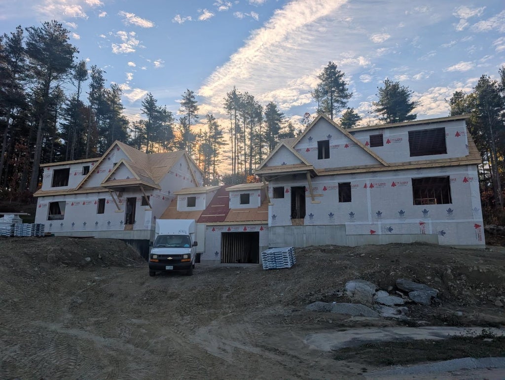 Photo of 40 Windsor Lane #8, Hudson, NH 03051 (MLS # 5093826)