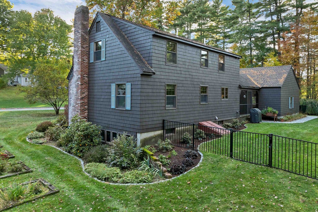 Photo of 16 French Court, Merrimack, NH 03054 (MLS # 5114499)