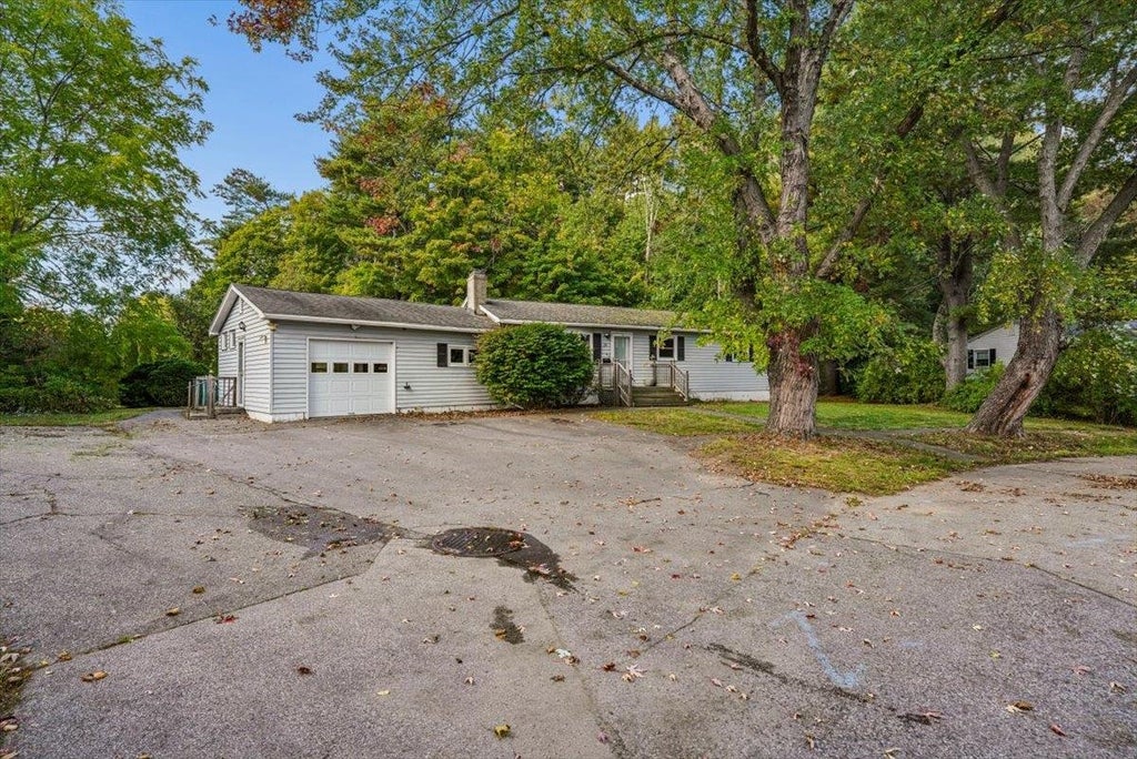 Photo of 20 Suzanne Drive, Portsmouth, NH 03801 (MLS # 5113261)