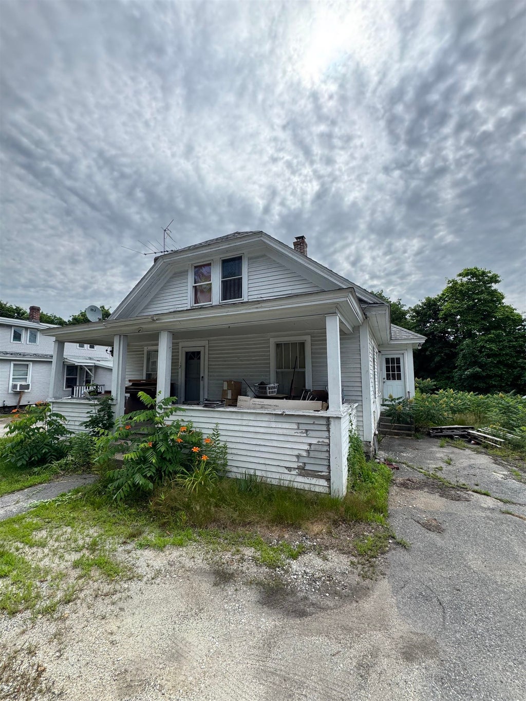Photo of 12 MILLVILLE Street, Salem, NH 03079 (MLS # 5098152)