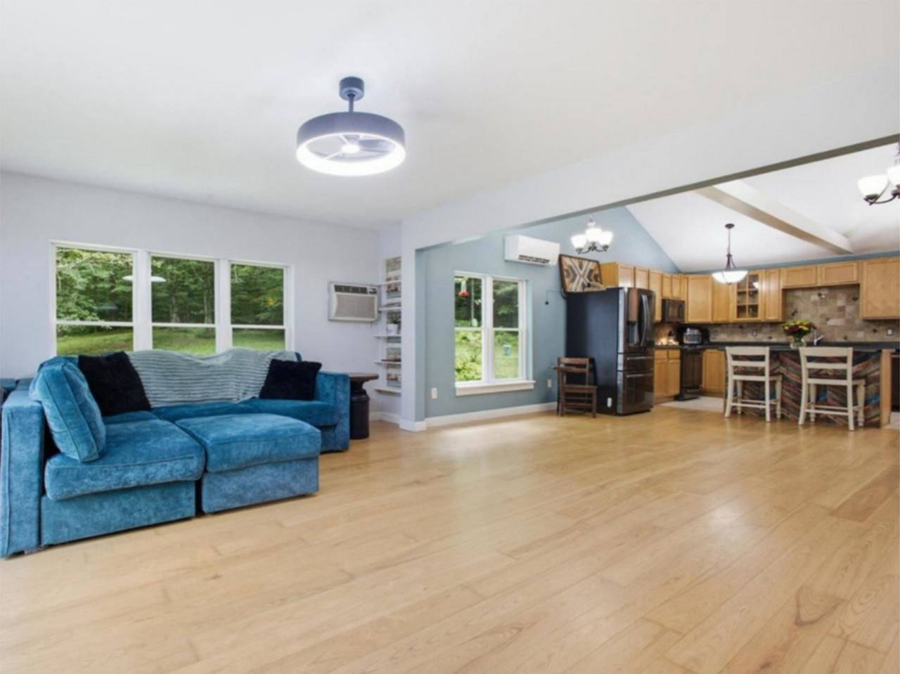 1093 East Hill Road
