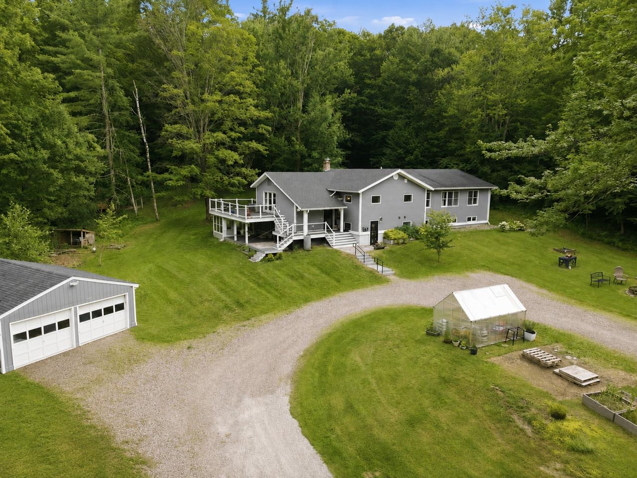 1093 East Hill Road