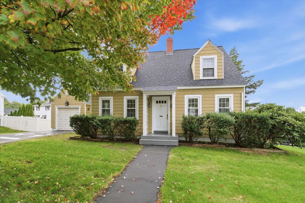 Photo of 112 Mammoth Road, Manchester, NH 03109 (MLS # 5112700)