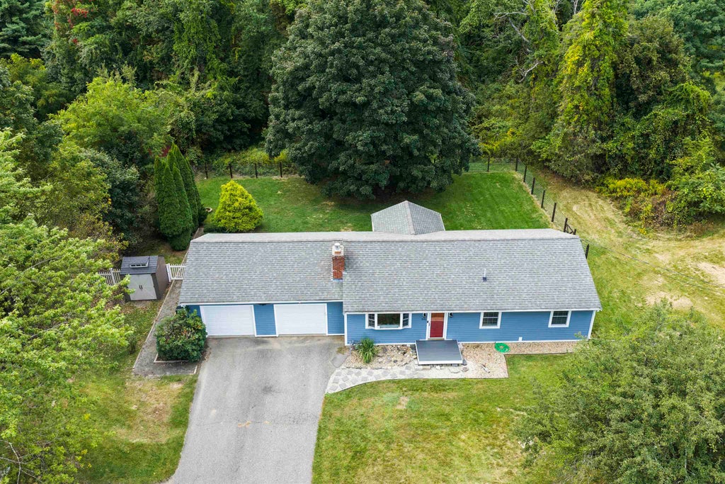 Photo of 1 Hickory Lane, Kensington, NH 03833 (MLS # 5111068)