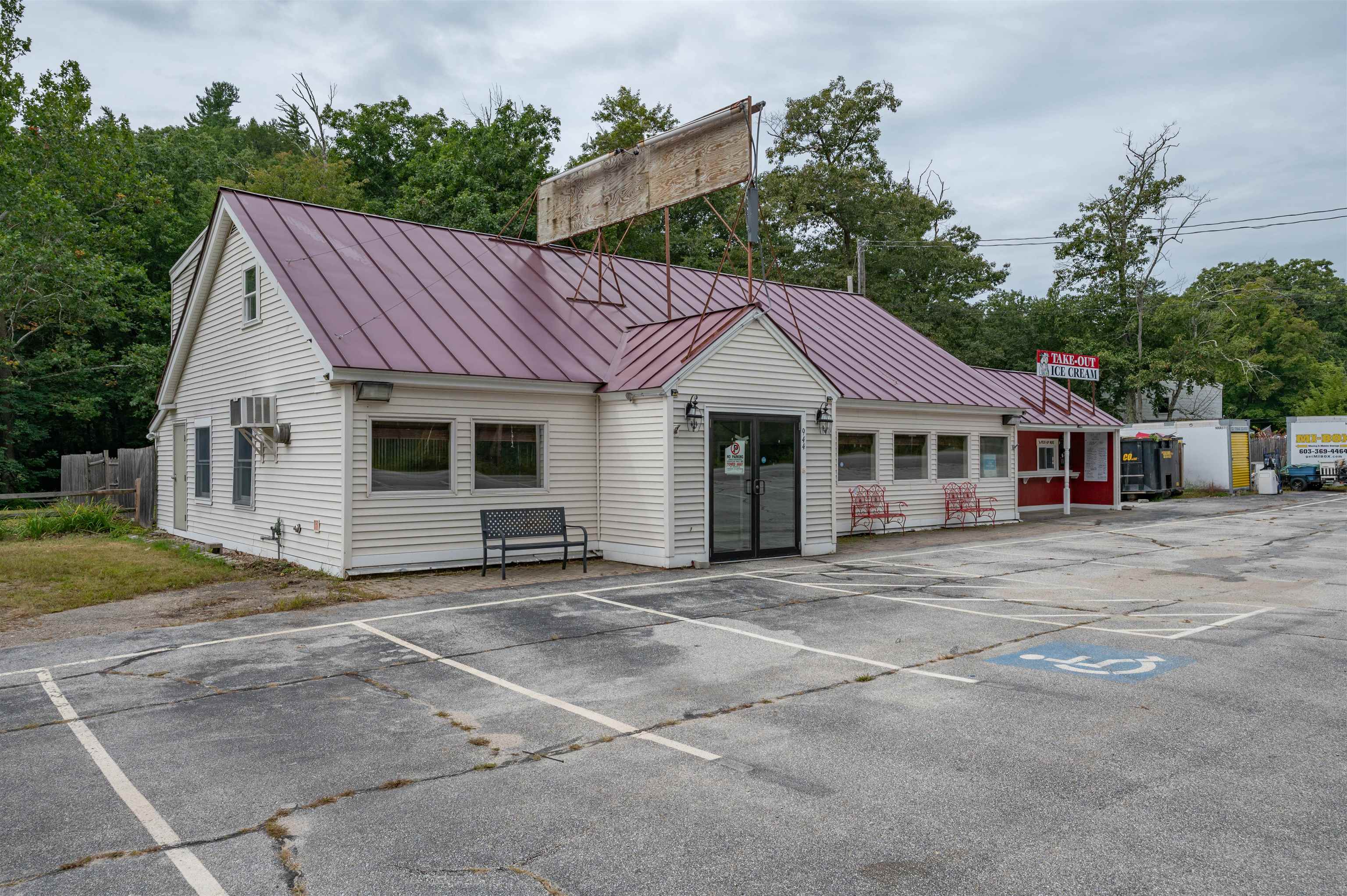 944 Gibbons Highway