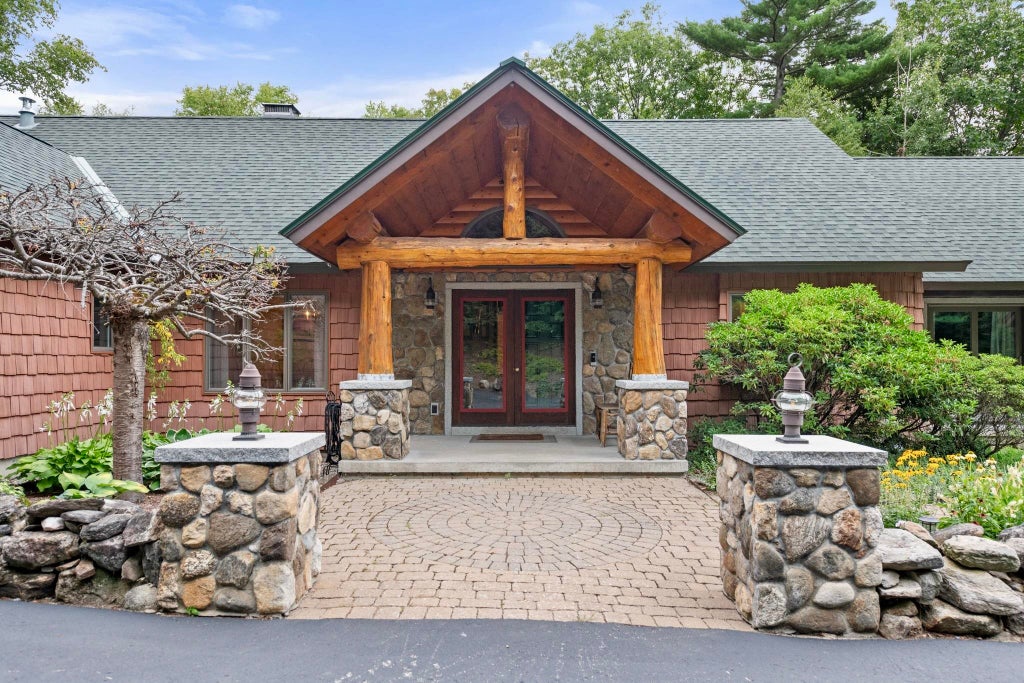 Photo of 33 Indian Point Road, Hebron, NH 03241 (MLS # 5112300)