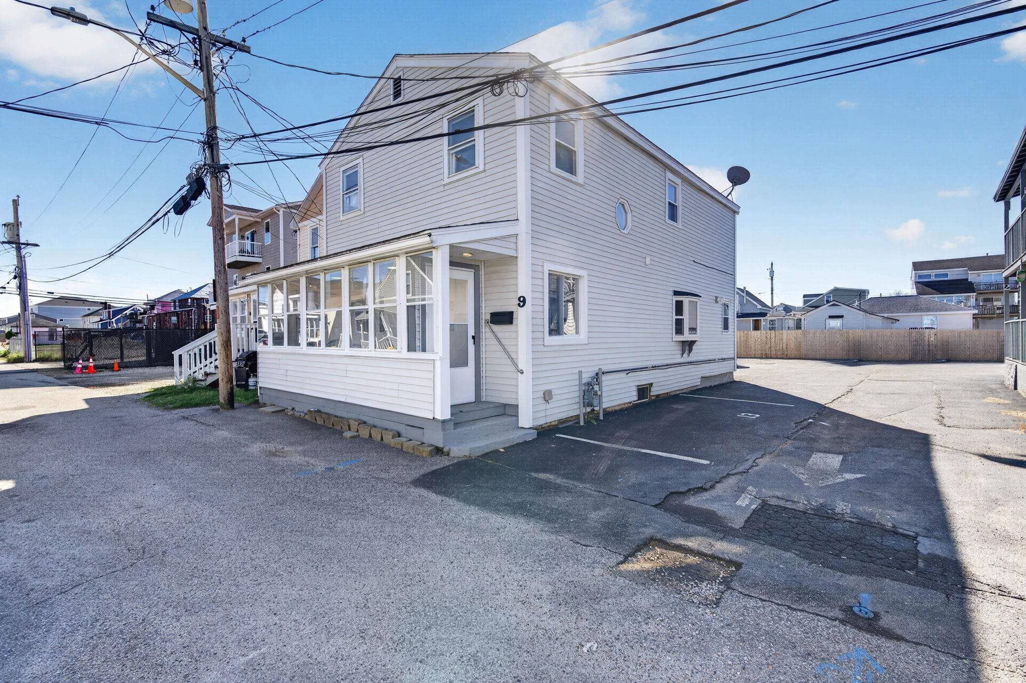 9 Perkins Avenue