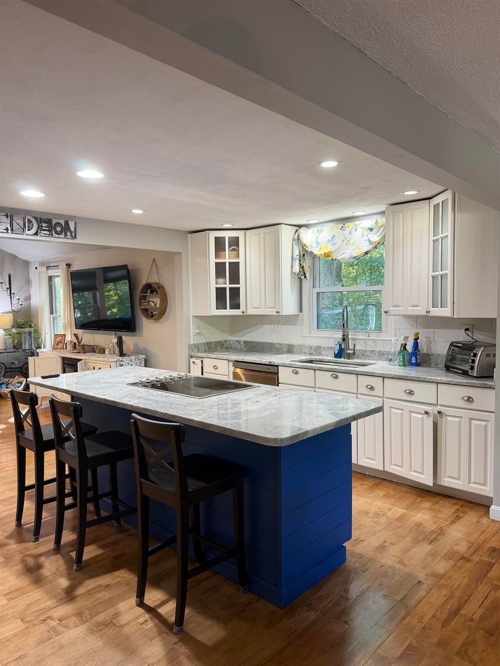 Photo of 48 Suimmer Street, Goffstown, NH 03045 (MLS # 5114316)