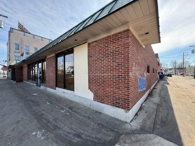 4-10 West Hollis Street