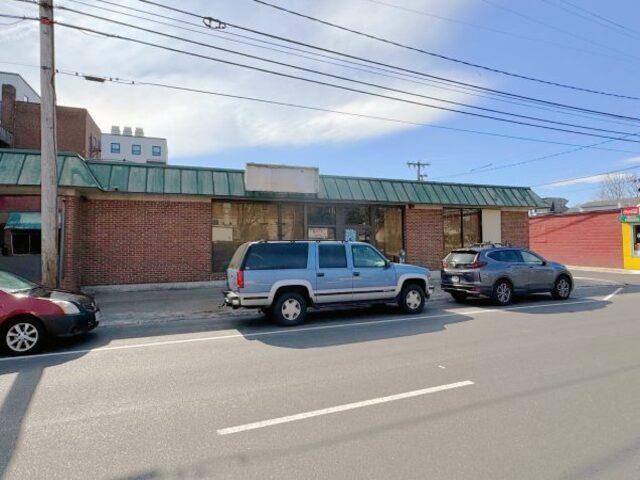 4-10 West Hollis Street