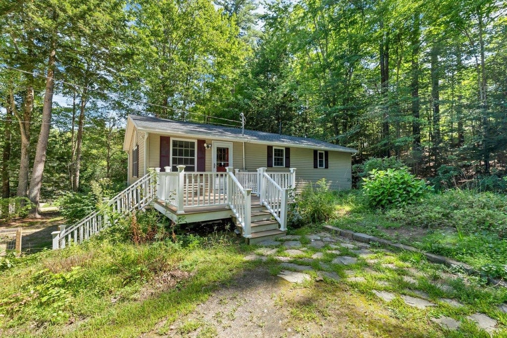 Photo of 51 Meredith Drive, Barnstead, NH 03225 (MLS # 5106537)