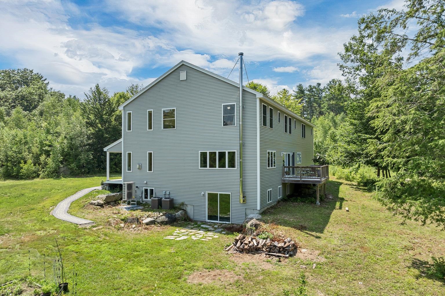 76 Curries Way