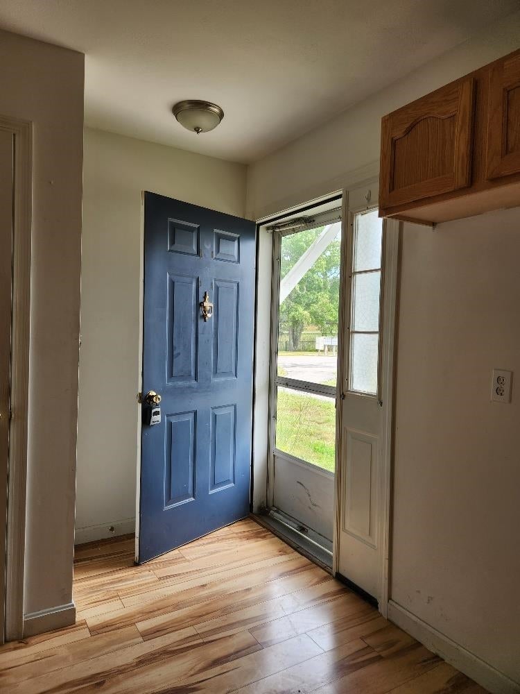491 Mammoth Road 9