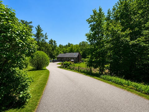 Photo of 125 Main Street, Raymond, NH 03077 (MLS # 5092915)