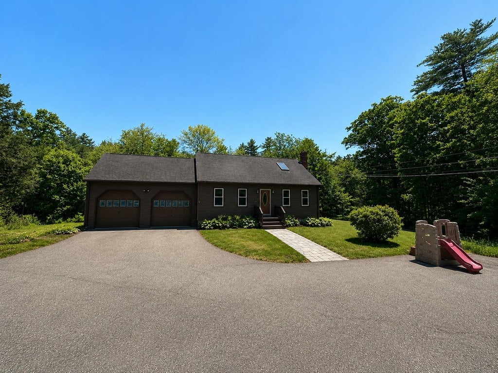 Photo of 125 Main Street, Raymond, NH 03077 (MLS # 5092915)