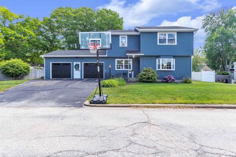 Photo of 47 Holt Avenue, Manchester, NH 03109 (MLS # 5091232)