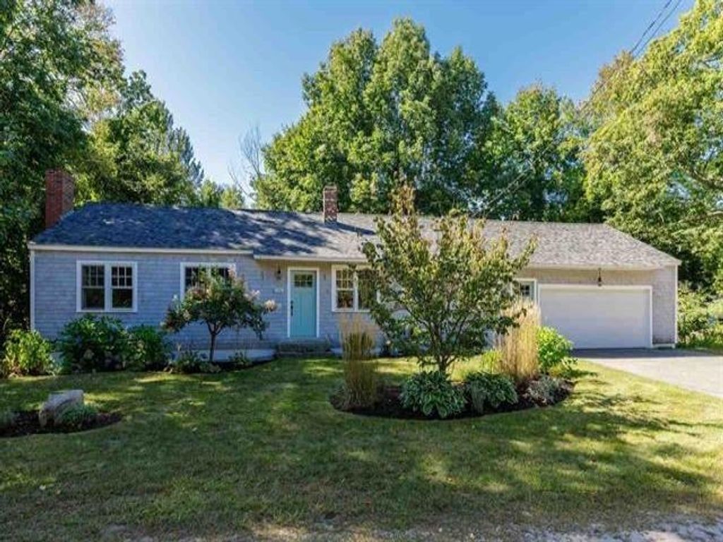Photo of 506 N Main Street, Wolfeboro, NH 03894 (MLS # 5101092)