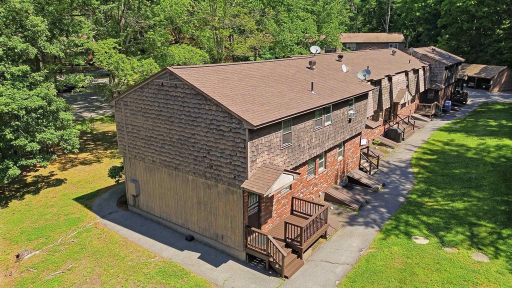 Photo of 9 Midridge Circle, Londonderry, NH 03053 (MLS # 5096597)