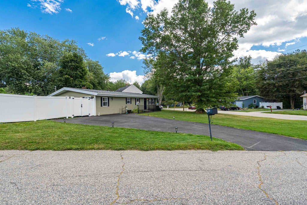 Photo of 5 Linda Avenue, Dover, NH 03820 (MLS # 5110823)