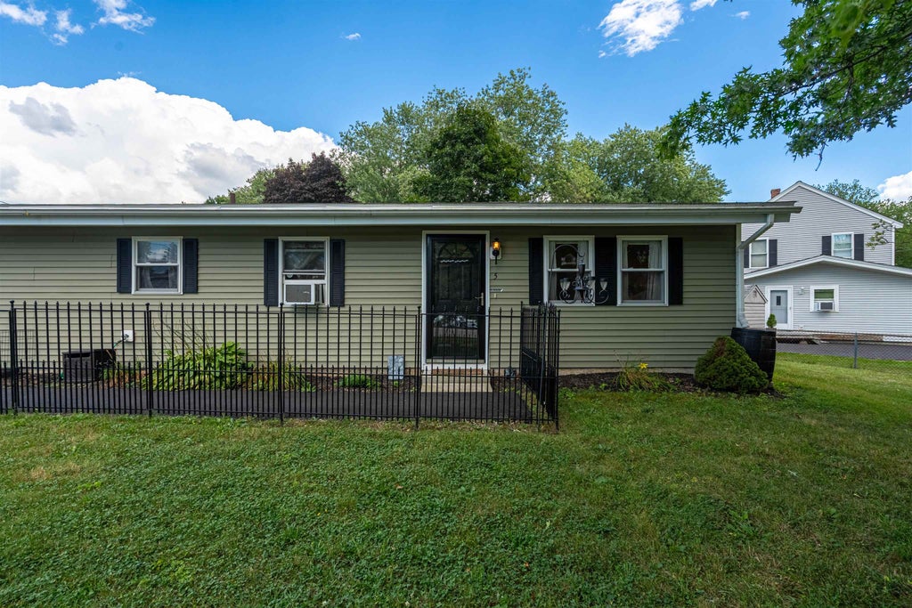 Photo of 5 Linda Avenue, Dover, NH 03820 (MLS # 5110823)