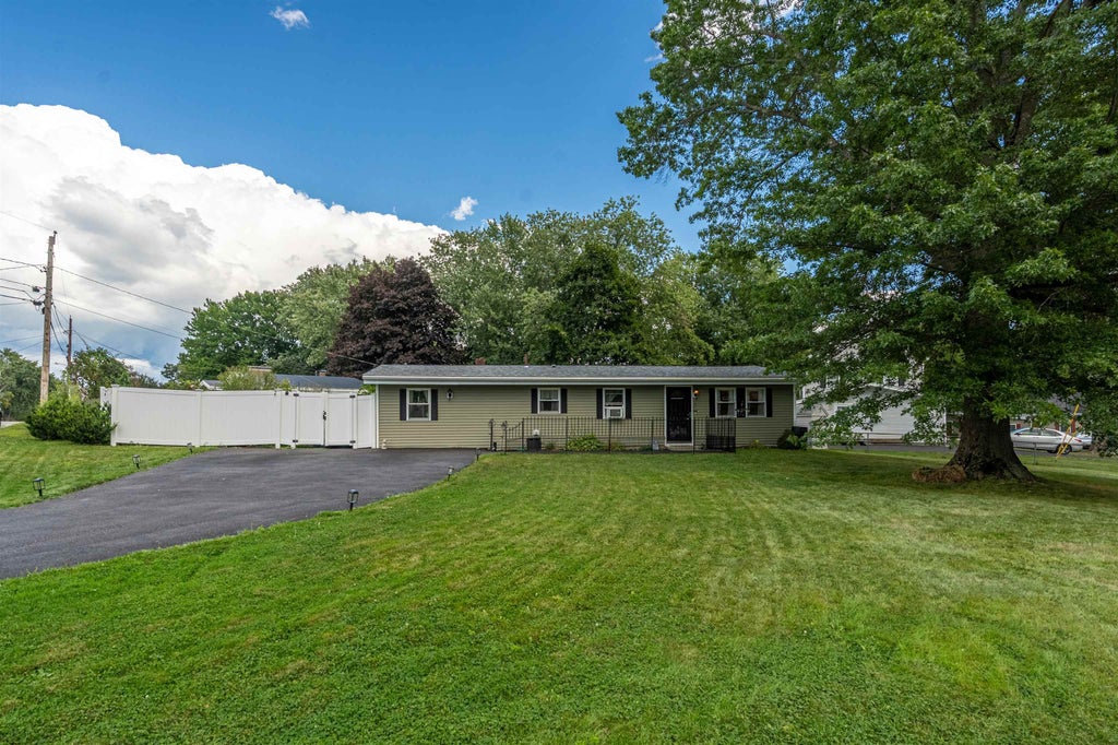 Photo of 5 Linda Avenue, Dover, NH 03820 (MLS # 5110823)