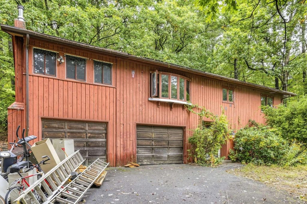 Photo of 28 Beechwood Road, Hudson, NH 03051 (MLS # 5112971)
