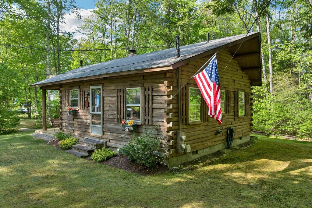 Photo of 11 Dustin Drive, Barnstead, NH 03225 (MLS # 5091553)