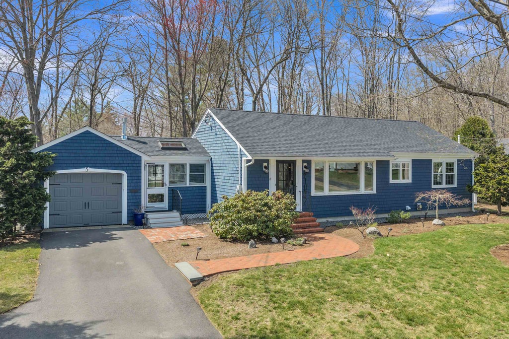 Photo of 5 Meadow Lane, Exeter, NH 03833 (MLS # 5109047)