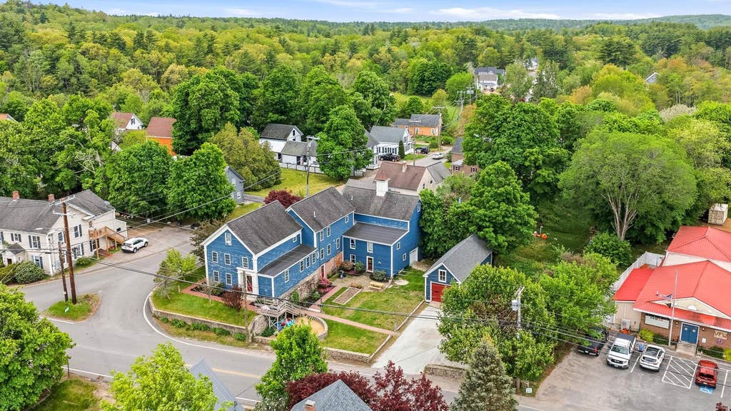 Photo of 1 Old Manchester Road #A, Raymond, NH 03077 (MLS # 5103289)