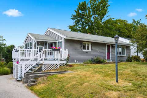 Photo of 176 Portsmouth Avenue, Manchester, NH 03109 (MLS # 5099950)